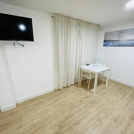 Apartment Surfer Cave Music And Party At Americas Playa de las Americas (Tenerife)
